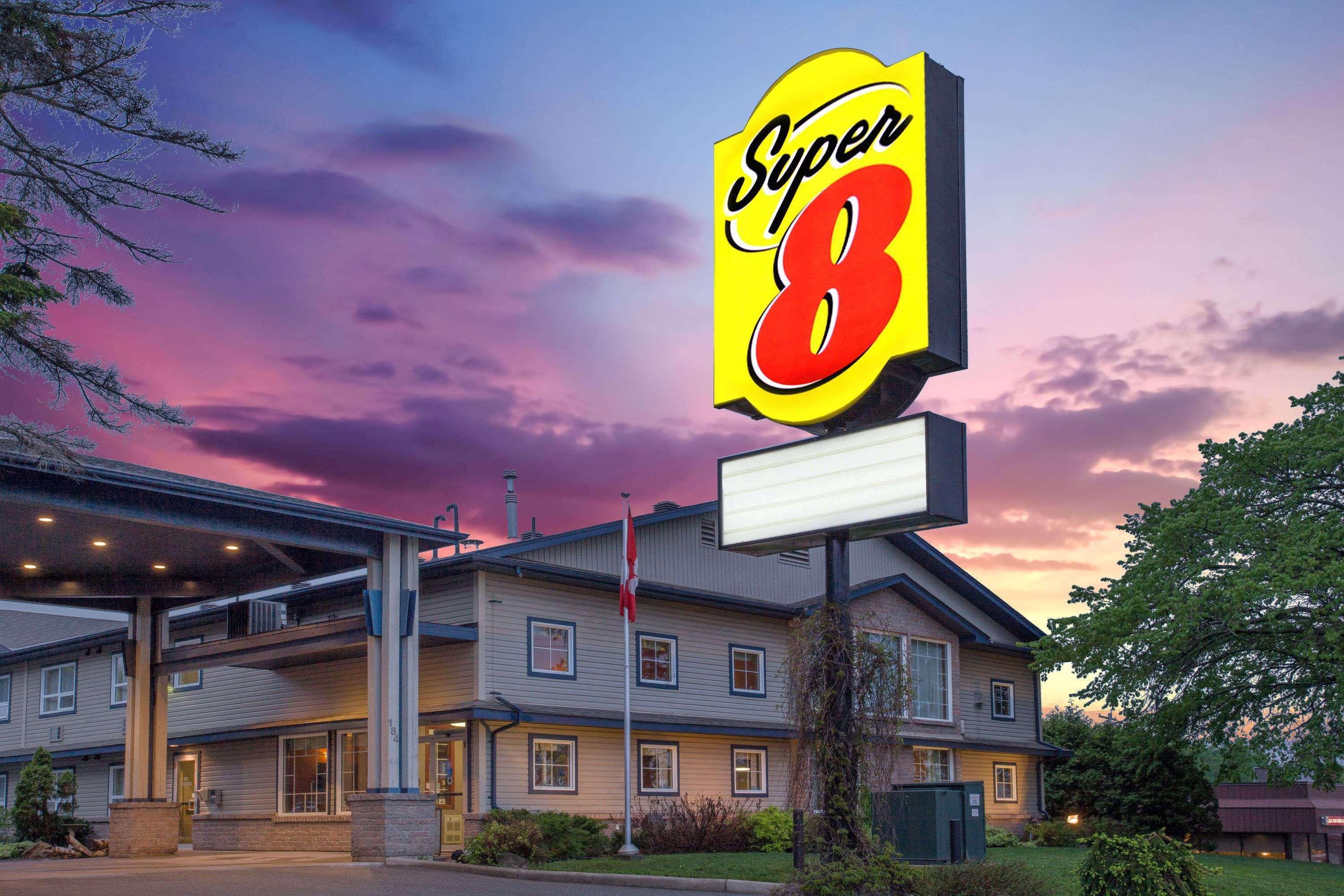 Super 8 By Wyndham Sault Ste Marie On Hotel Exterior photo